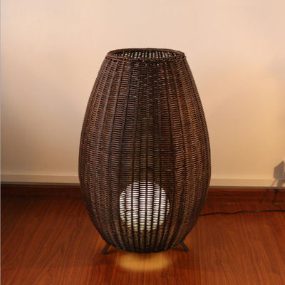 Dışarıdaki Rattan Tripod Zemin Lamba Led Siyah Durağan Işık Otel Modern Dekorasyon