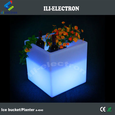 Kare PE Plastik Işıklandırılmış LED Buz Kovası / LED Çiçek Kapı / Çiçek Ekmeci