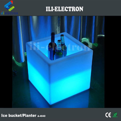 Kare PE Plastik Işıklandırılmış LED Buz Kovası / LED Çiçek Kapı / Çiçek Ekmeci