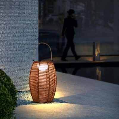 Dışarıdaki Rattan Gölge Zemin Lampası Güneş Enerjisi IP65 Su geçirmez