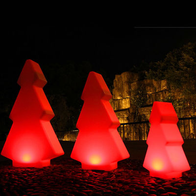 Dışarıda LED ışığı Noel ağacı şeklindeki ışık tatil için