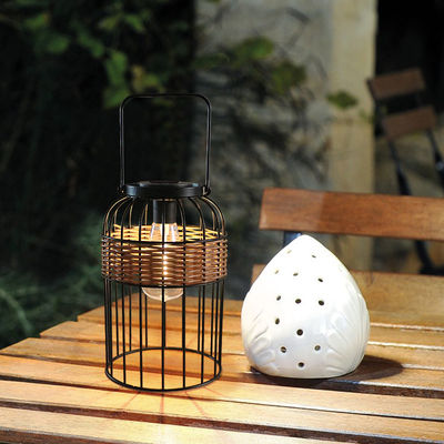 Balkon Masa Atmosferi için Küçük Taşınabilir Rattan Dokumalı Güneş Işıkları