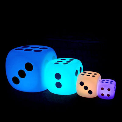 Işıklandırılmış Dış LED Küp Işık Dice Stili 15cm 20cm 30cm IP65 Açık Hava Etkinlikleri İçin Su geçirmez