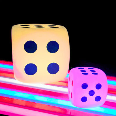 Işıklandırılmış Dış LED Küp Işık Dice Stili 15cm 20cm 30cm IP65 Açık Hava Etkinlikleri İçin Su geçirmez