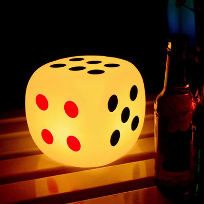 Işıklandırılmış Dış LED Küp Işık Dice Stili 15cm 20cm 30cm IP65 Açık Hava Etkinlikleri İçin Su geçirmez