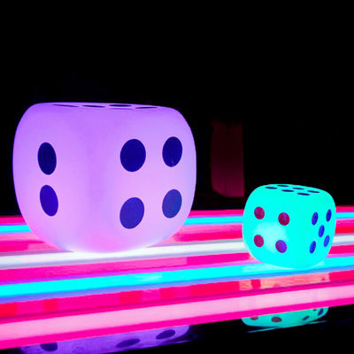 Işıklandırılmış Dış LED Küp Işık Dice Stili 15cm 20cm 30cm IP65 Açık Hava Etkinlikleri İçin Su geçirmez