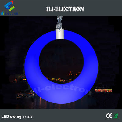 Dışarıda plastik led salıncak