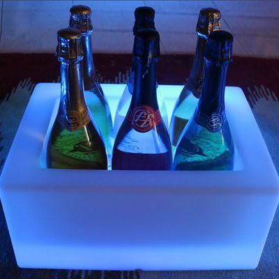 16 Renk Değişen PE Plastik LED Buz Kovası IP65 Bira Şampanya için Suya dayanıklı