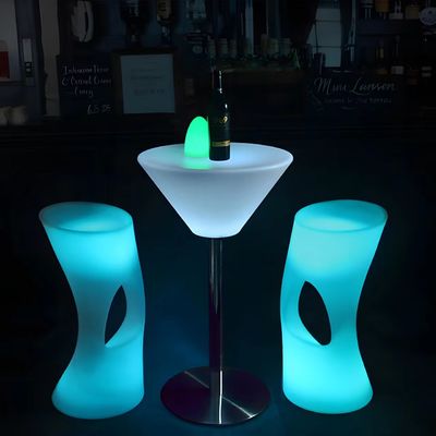 Parlak LED Bar Mobilyaları Işık Kokteyl Masası ve Sandalyeleri Işıklandırılmış Su geçirmez LED Bar Masa Led Mobilyaları