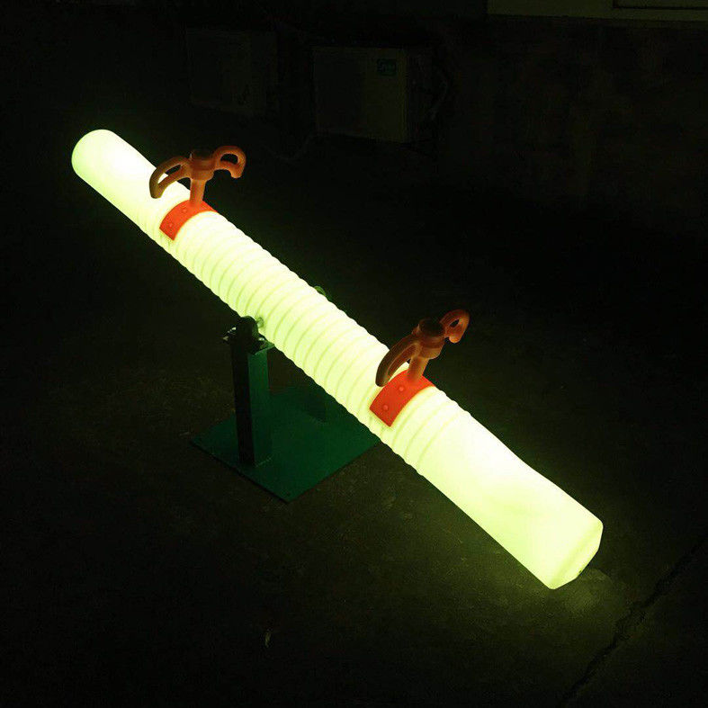 Renk Değişen Plastik Led Işıklı Okuldaki Salıncak
