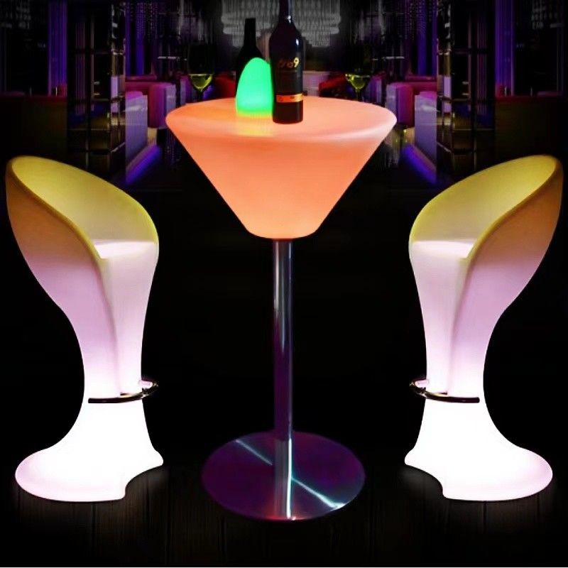 Parlak LED Bar Mobilyaları Işık Kokteyl Masası ve Sandalyeleri Işıklandırılmış Su geçirmez LED Bar Masa Led Mobilyaları